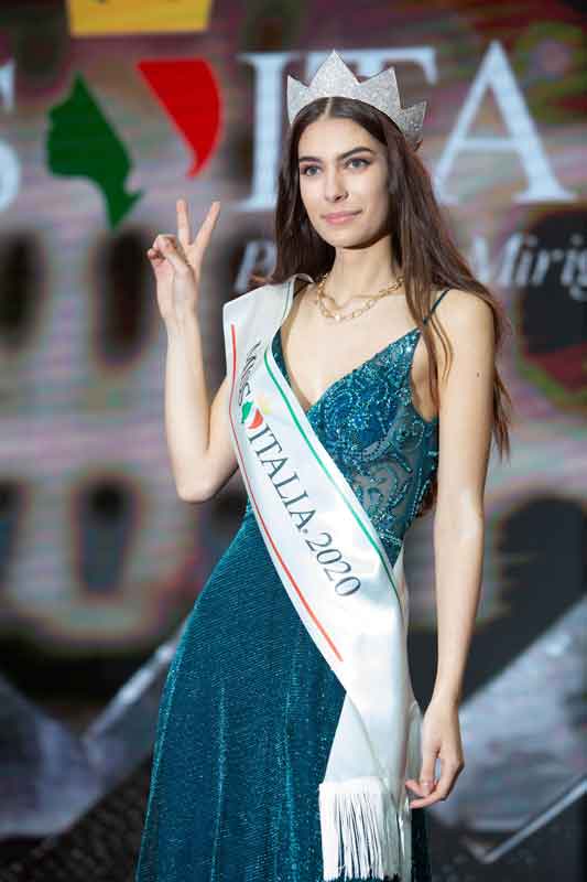 Miss Italia è Martina Sambucini nuova reginetta.